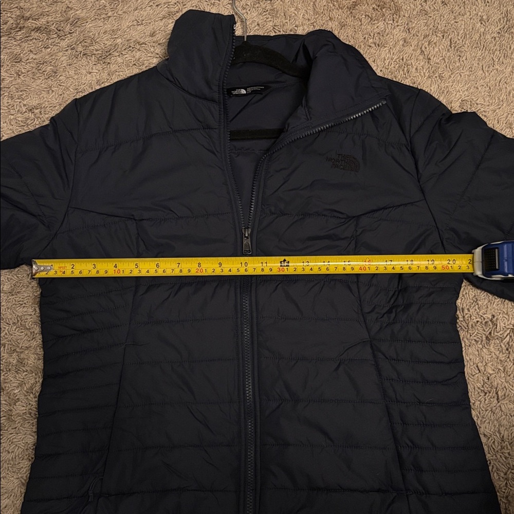 Gorgeous lightweight North Face puffer size Large women’s - Picture 6 of 8